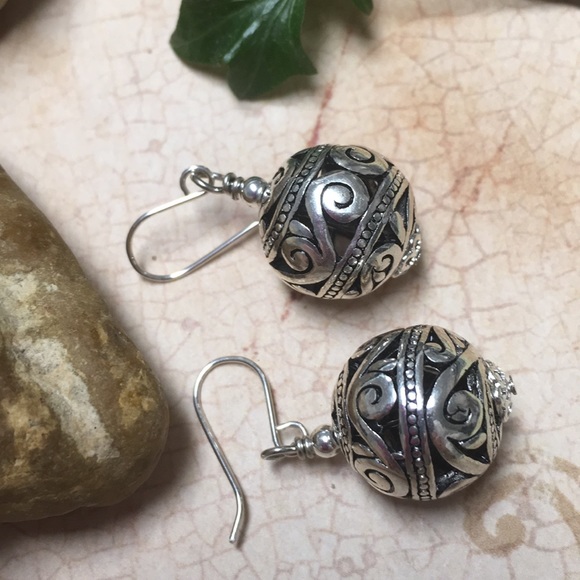 cocovalli Jewelry - 925 wires lightweight swirly ball earrings silver